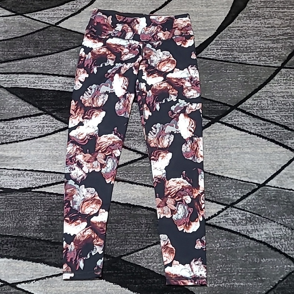 VICTORIA SPORT 2017 FLORAL KNOCKOUT BY VICTORIA SECRET LEGGINGS